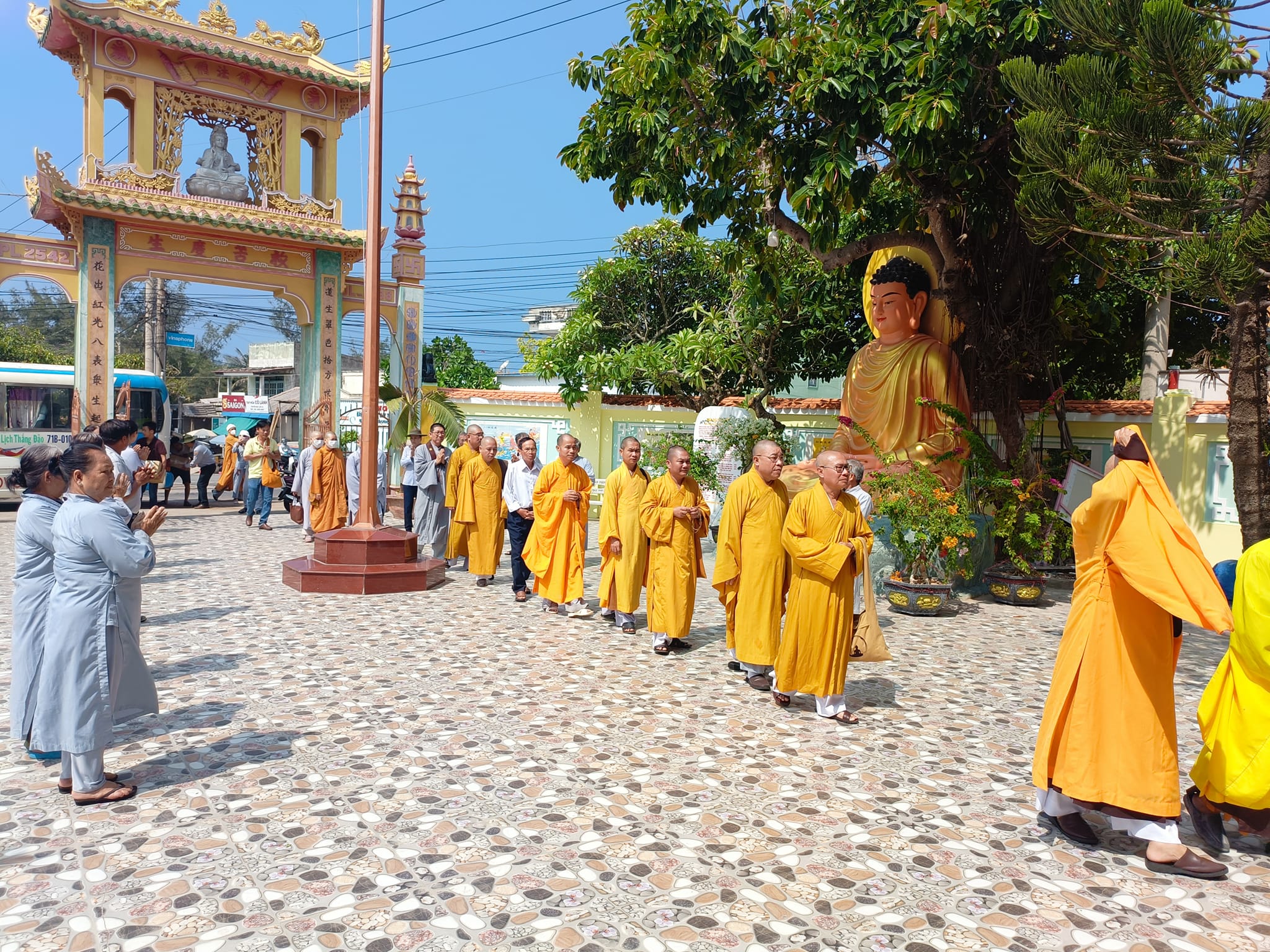Phái đoàn Ban Chứng minh, thường trực ban trị sự GHPGVN tỉnh Bình Thuận thăm và làm việc tại Chùa Liên Hoa, Phú Quý