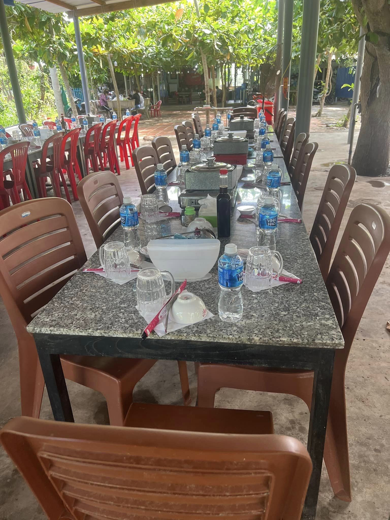 Không gian quán Thu Viễn rộng rãi phù hợp với khách đoàn