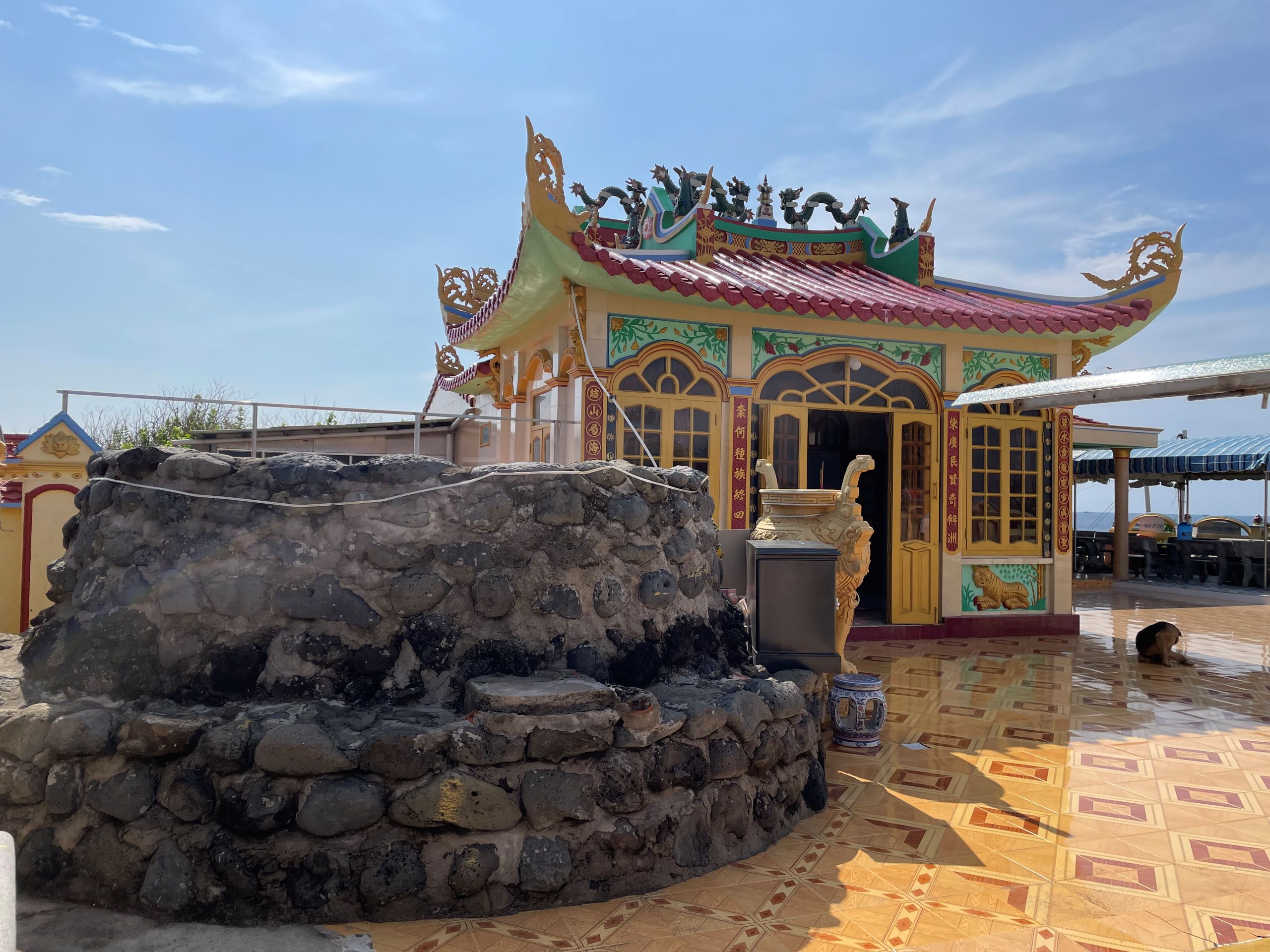 Mộ thầy Sài Nại ở Phú Quý