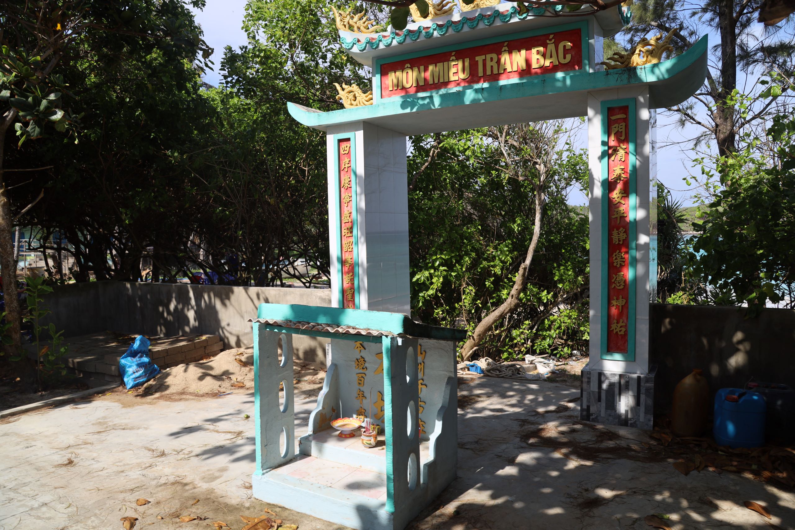 Môn Miếu Trấn Bắc ở Hòn Tranh