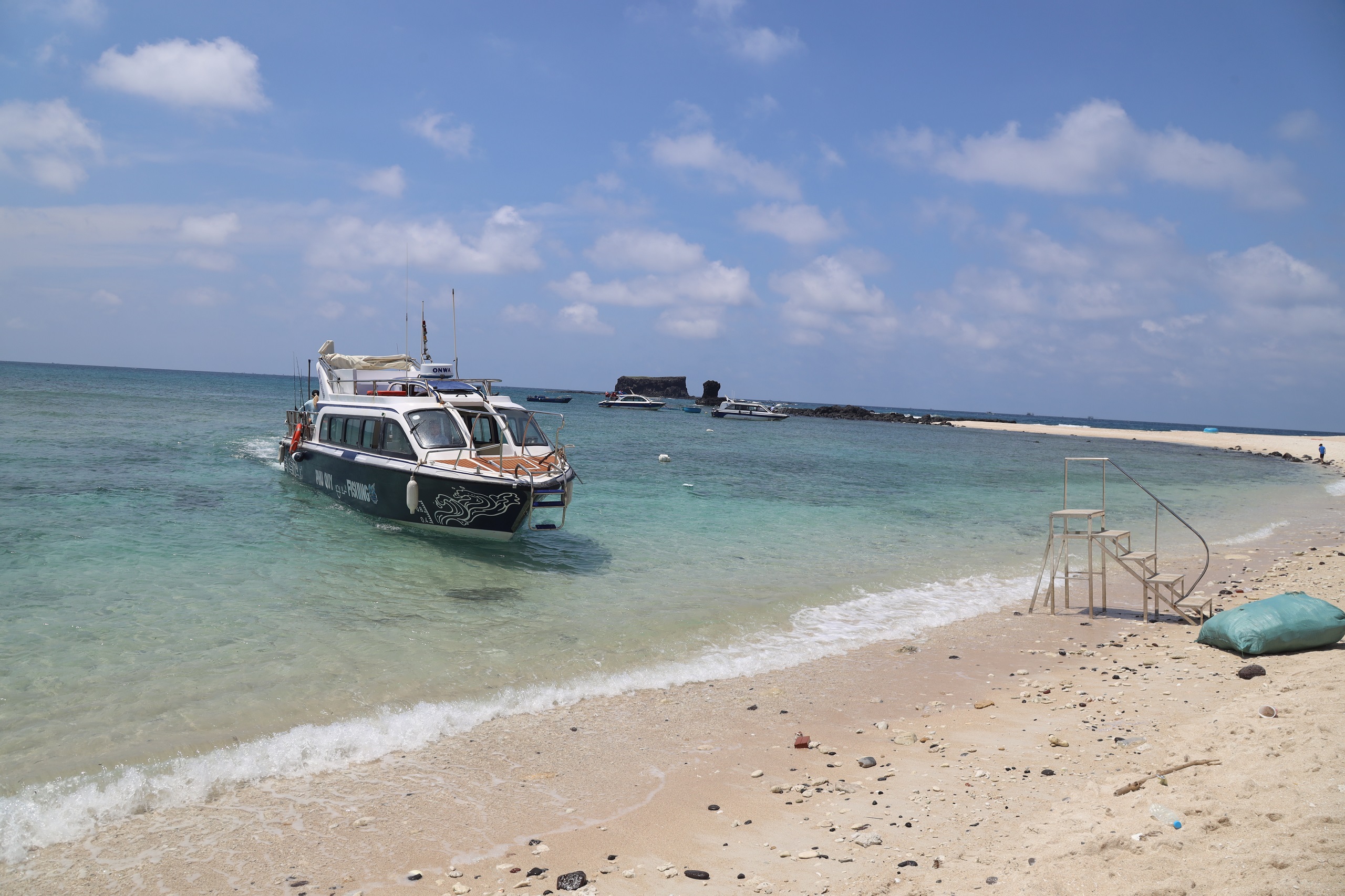 Cano Phú Quý Fishing chuyên dịch vụ câu cá tại Phú Quý