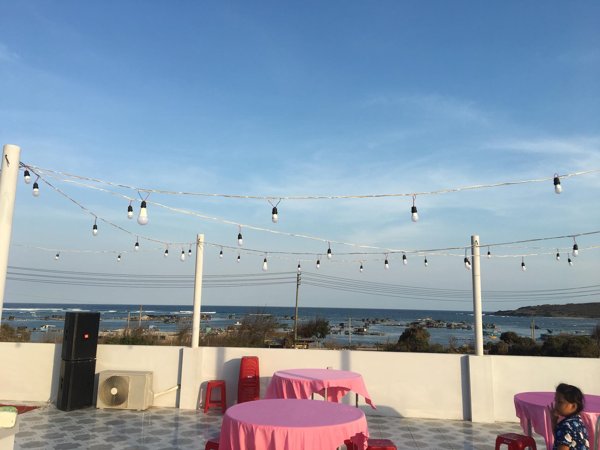 Sân thượng 200m², view biển ngắm bình minh tha hồ BBQ, vui chơi ca hát