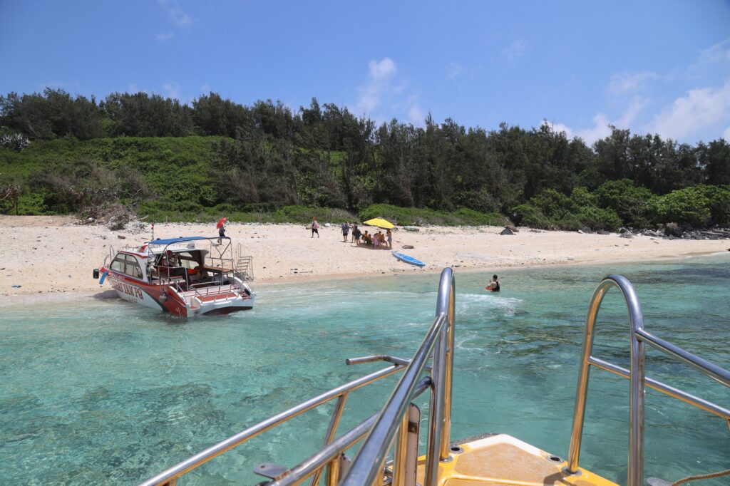 Tour du lịch bằng cano tham quan Hòn Tranh, lặn biển