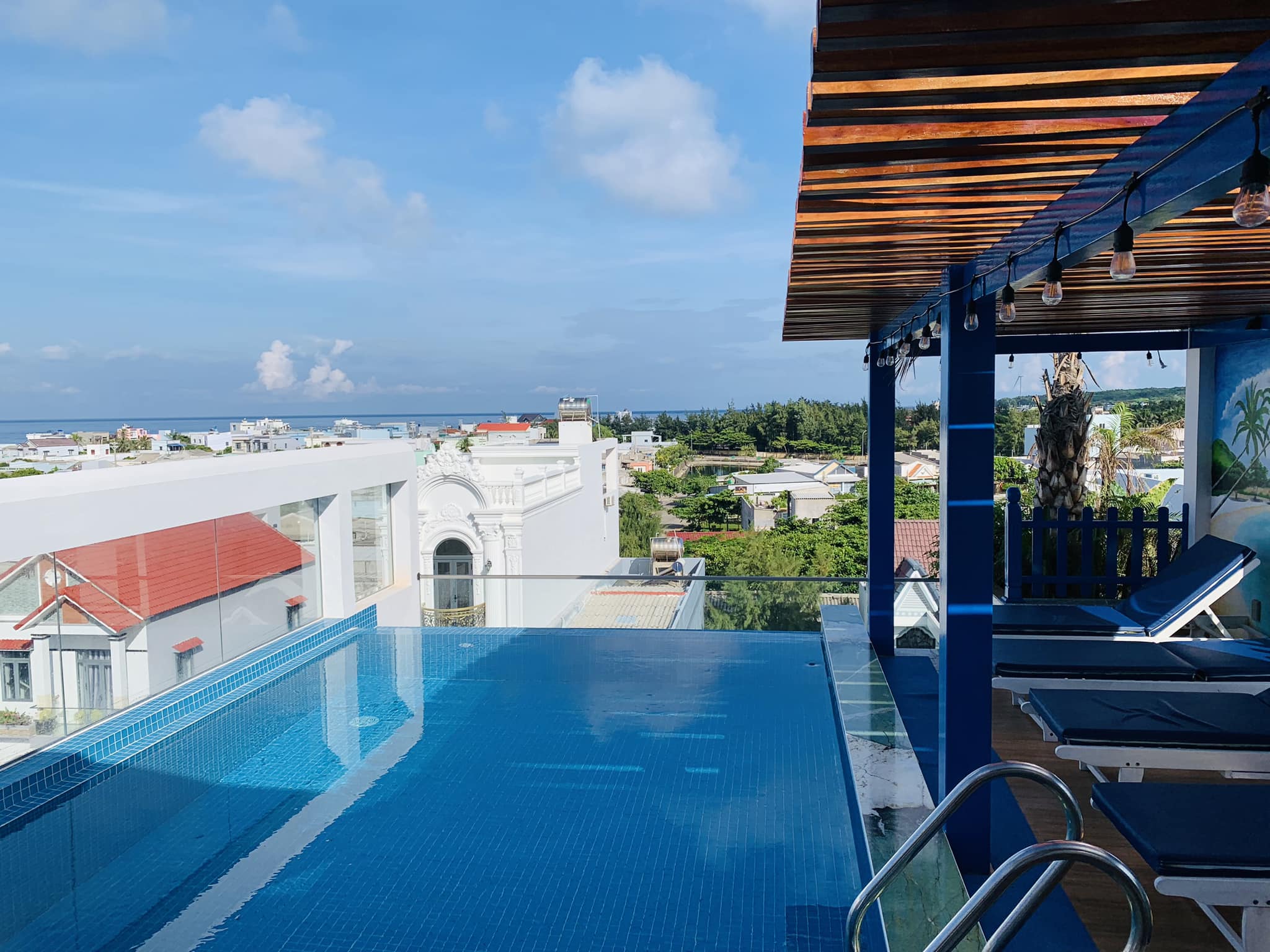 Hồ bơi vô cực khách sạn Micasa Phú Quý