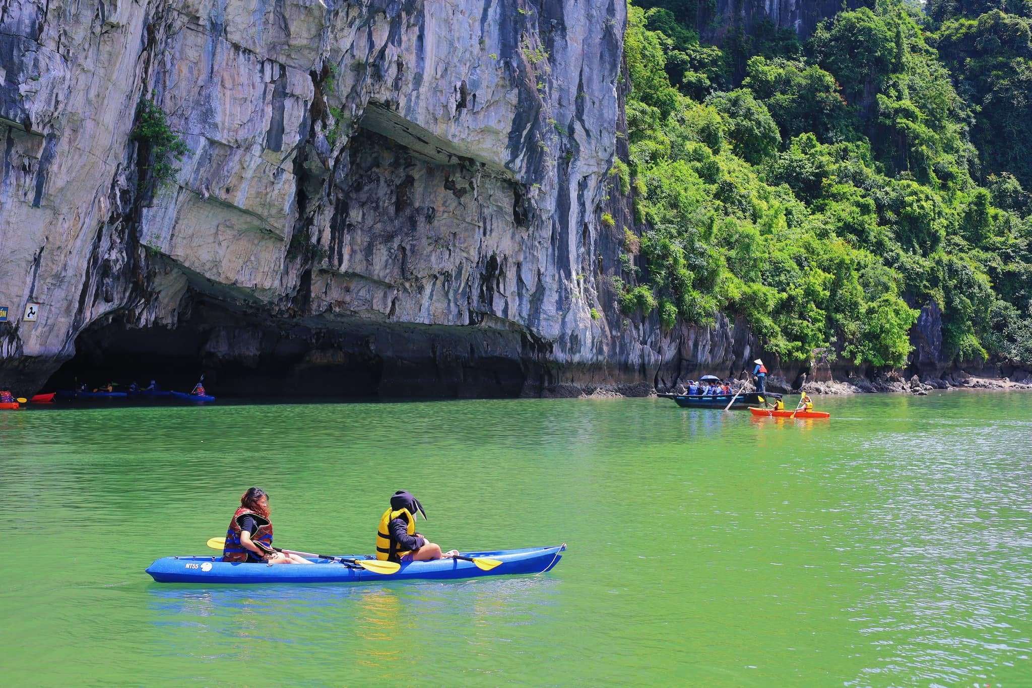 Chèo SUP trên Vịnh Hạ Long